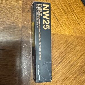 MAC Cosmetics Studio Fix NW25 Concealer in Tan Packaging